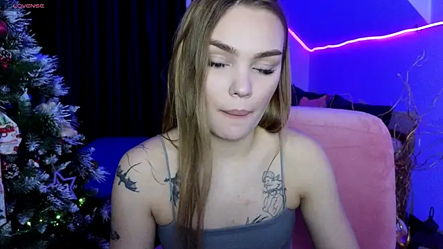 KitsyMoore online show from December 16, 2025, 1:04 pm