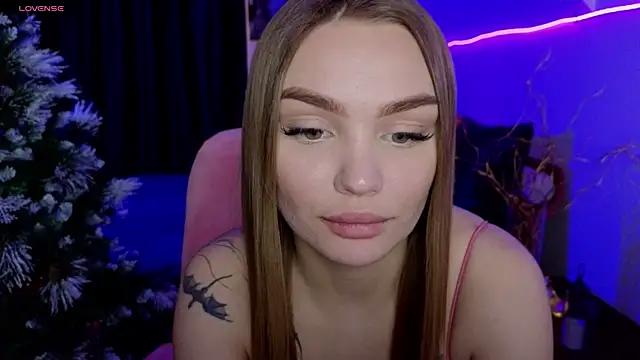 KitsyMoore online show from December 19, 2025, 1:13 pm