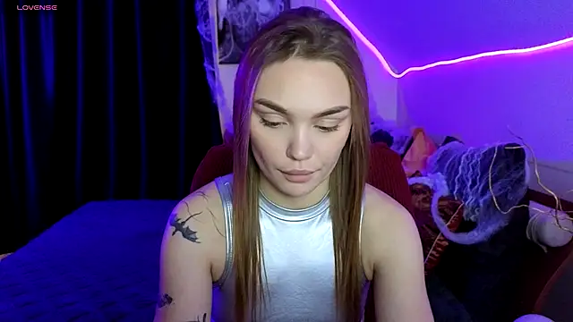 KitsyMoore online show from October 31, 2025, 1:08 pm