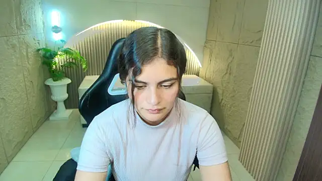 Snapshot of dany_r_ chatting on March 3, 2026, 1:18 pm dany r online show from March 3, 2026, 1:18 pm