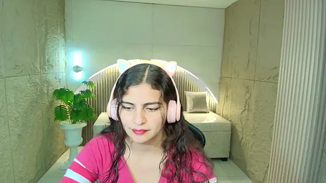 Snapshot of dany_r_ chatting on February 28, 2026, 1:11 pm dany r online show from February 28, 2026, 1:11 pm