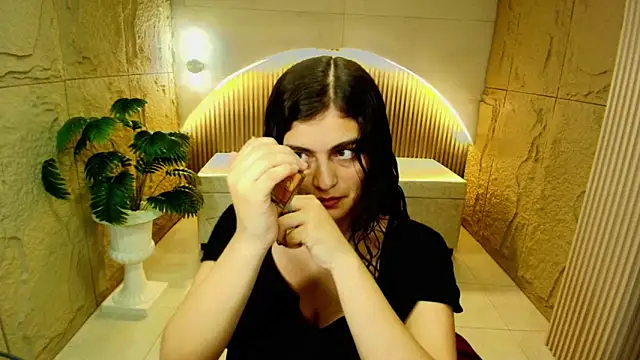 dany r  online show from December 19, 2025, 1:02 pm