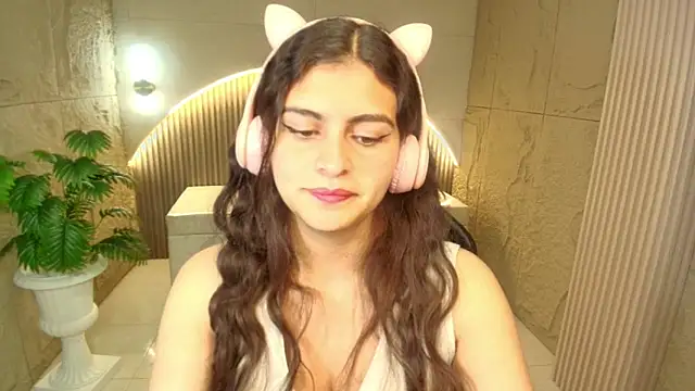 Snapshot of dany_r_ chatting on February 26, 2026, 1:00 pm dany r online show from February 26, 2026, 1:00 pm