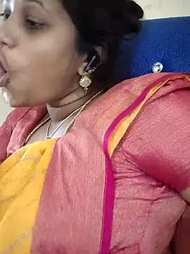 sweetqueen143 online show from November 22, 2025, 4:55 am