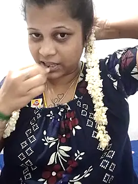 sweetqueen143 online show from April 11, 2026, 6:33 pm