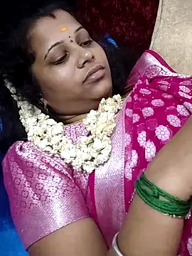 sweetqueen143 online show from April 15, 2026, 8:09 pm