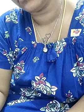 sweetqueen143 online show from April 7, 2026, 6:37 am