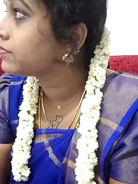 sweetqueen143 online show from April 17, 2026, 4:21 pm