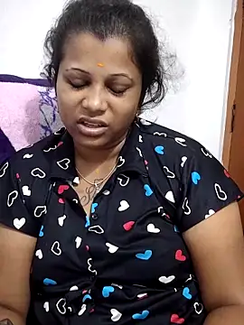 Snapshot of sweetqueen143 chatting on May 15, 2026, 11:25 pm sweetqueen143 online show from May 15, 2026, 11:25 pm