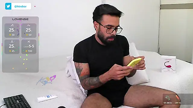 Snapshot of htrebor87 chatting on February 12, 2026, 7:35 pm htrebor87 online show from February 12, 2026, 7:35 pm