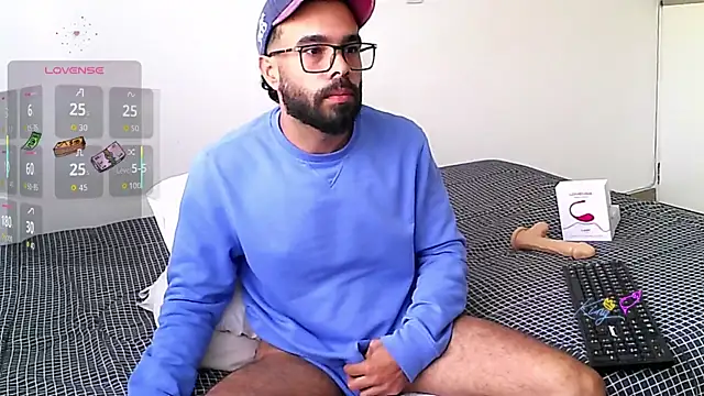 Snapshot of htrebor87 chatting on April 6, 2026, 6:20 pm htrebor87 online show from April 6, 2026, 6:20 pm