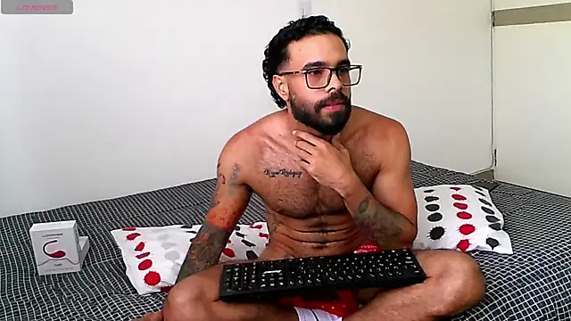 Snapshot of htrebor87 chatting on April 7, 2026, 8:10 pm htrebor87 online show from April 7, 2026, 8:10 pm