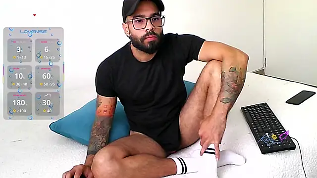 Snapshot of htrebor87 chatting on April 10, 2026, 5:53 pm htrebor87 online show from April 10, 2026, 5:53 pm