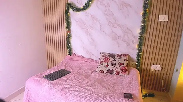 natalia blue online show from December 21, 2025, 7:32 am