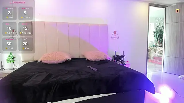 Gyal 8  online show from November 30, 2025, 9:26 pm