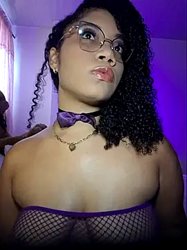 hottielatina online show from November 5, 2025, 8:12 pm