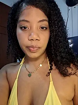 hottielatina online show from November 14, 2025, 10:46 pm