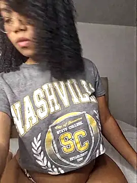 hottielatina online show from November 15, 2025, 11:20 pm