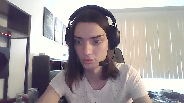 Luna Samosienko online show from October 1, 2025, 12:42 pm