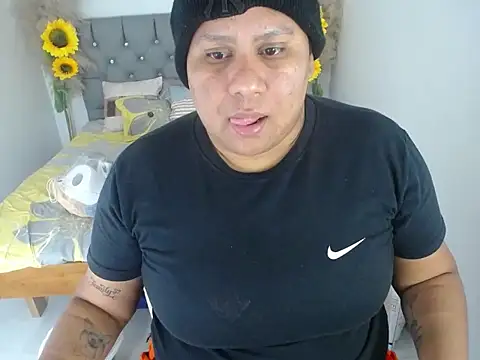 hotlesby valery online show from December 5, 2025, 12:04 pm