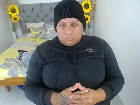 hotlesby valery online show from December 2, 2025, 12:18 pm