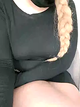 princesse-luna online show from December 13, 2025, 8:04 pm