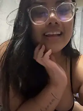 Snapshot of kiaradanielaxx chatting on February 17, 2026, 5:38 am kiaradanielaxx online show from February 17, 2026, 5:38 am