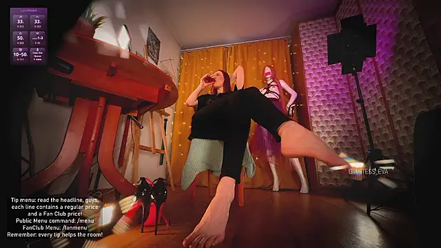 Snapshot of Giantess_Eva chatting on March 4, 2026, 9:55 pm Giantess Eva online show from March 4, 2026, 9:55 pm