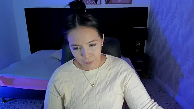 camiladuke7 online show from October 1, 2025, 7:40 pm