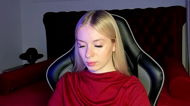 MiaGraces online show from November 24, 2025, 5:13 pm