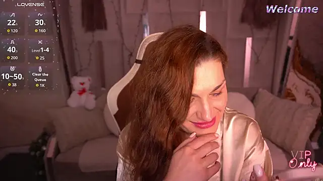 Snapshot of EllaGoldenn chatting on February 9, 2026, 10:08 pm EllaGoldenn online show from February 9, 2026, 10:08 pm