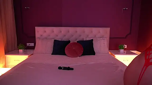 Snapshot of EllaGoldenn chatting on December 3, 2025, 9:25 pm EllaGoldenn online show from December 3, 2025, 9:25 pm