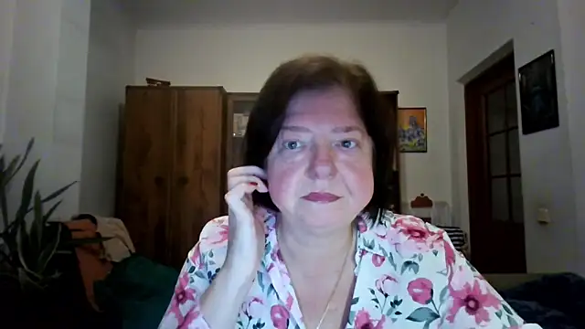 Violet Pulse online show from November 12, 2025, 2:21 pm