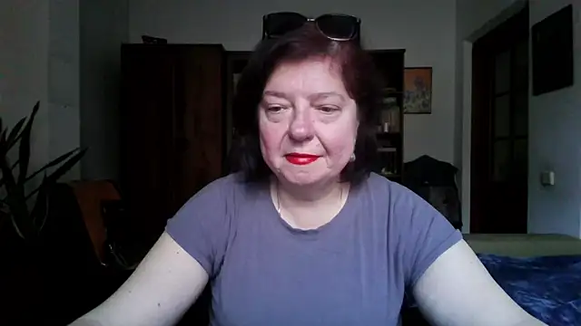 Snapshot of Violet_Pulse chatting on April 25, 2026, 1:41 pm Violet Pulse online show from April 25, 2026, 1:41 pm