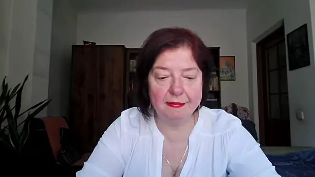 Snapshot of Violet_Pulse chatting on May 4, 2026, 8:17 am Violet Pulse online show from May 4, 2026, 8:17 am