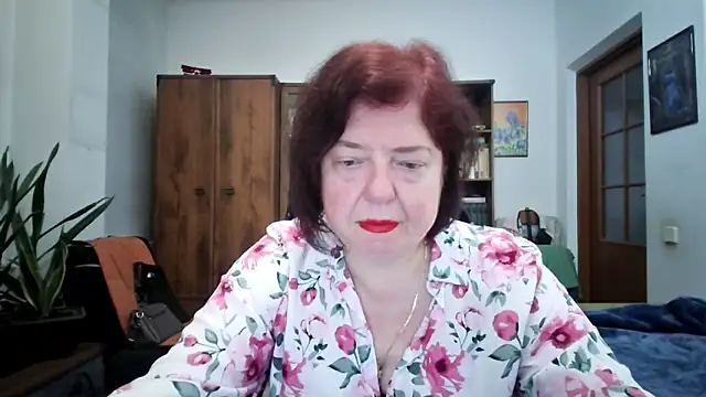 Snapshot of Violet_Pulse chatting on May 11, 2026, 4:37 pm Violet Pulse online show from May 11, 2026, 4:37 pm