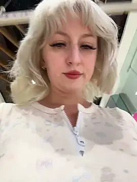 RonnieKiss online show from April 2, 2026, 11:39 am