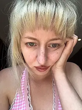 RonnieKiss online show from December 1, 2025, 6:36 am