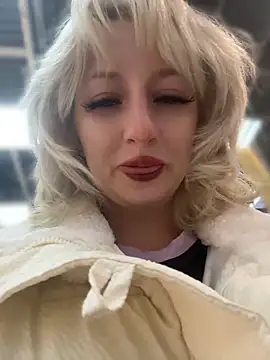 RonnieKiss online show from April 13, 2026, 10:41 am