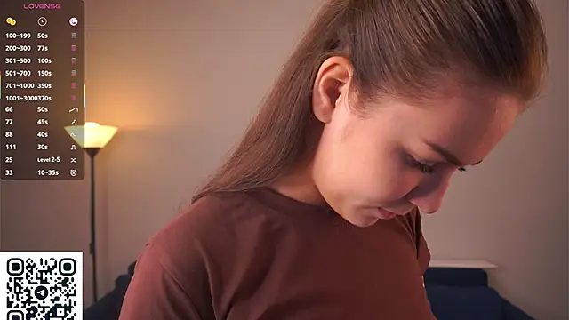 AdrianaCoenen online show from October 28, 2025, 5:12 pm