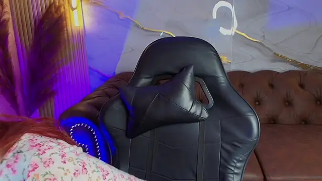 mia tf online show from November 5, 2025, 1:58 pm