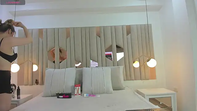 Snapshot of Sophia_Angel_ chatting on October 3, 2025, 8:32 pm Sophia Angel online show from October 3, 2025, 8:32 pm