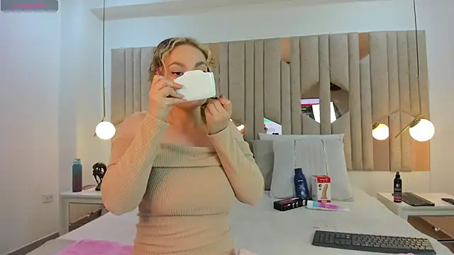 Snapshot of Sophia_Angel_ chatting on September 30, 2025, 8:15 pm Sophia Angel online show from September 30, 2025, 8:15 pm