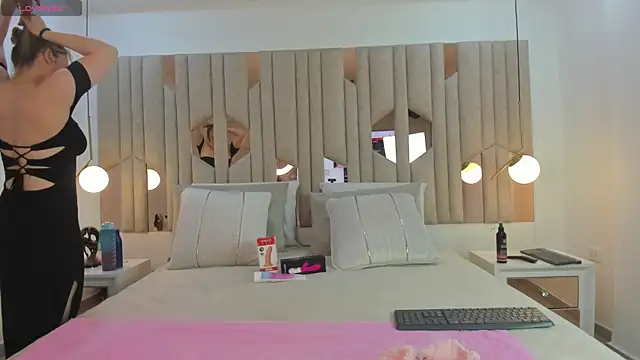 Snapshot of Sophia_Angel_ chatting on October 6, 2025, 8:09 pm Sophia Angel online show from October 6, 2025, 8:09 pm