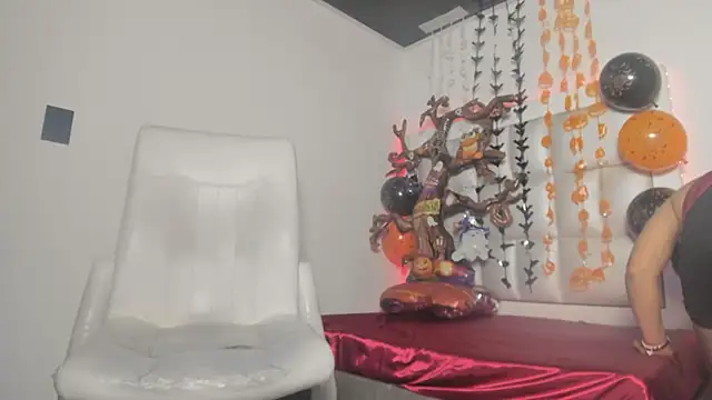 peyton  wat online show from October 16, 2025, 12:02 pm