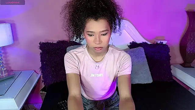 Snapshot of _IsabellaRousse chatting on November 18, 2025, 7:17 pm IsabellaRousse online show from November 18, 2025, 7:17 pm