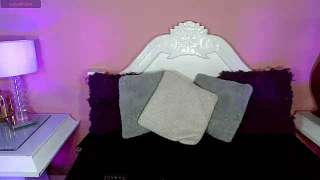 Snapshot of _IsabellaRousse chatting on November 17, 2025, 7:18 pm IsabellaRousse online show from November 17, 2025, 7:18 pm