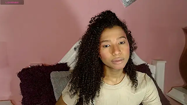 Snapshot of _IsabellaRousse chatting on November 7, 2025, 7:07 pm IsabellaRousse online show from November 7, 2025, 7:07 pm