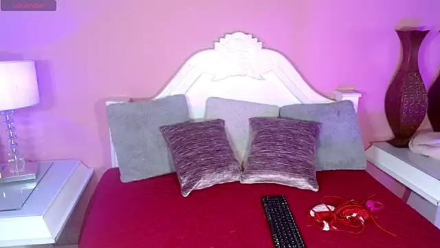 Snapshot of _IsabellaRousse chatting on November 20, 2025, 7:58 pm IsabellaRousse online show from November 20, 2025, 7:58 pm