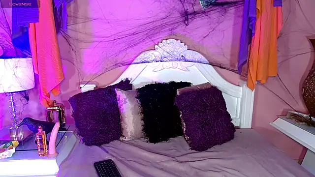 Snapshot of _IsabellaRousse chatting on October 18, 2025, 7:49 pm IsabellaRousse online show from October 18, 2025, 7:49 pm